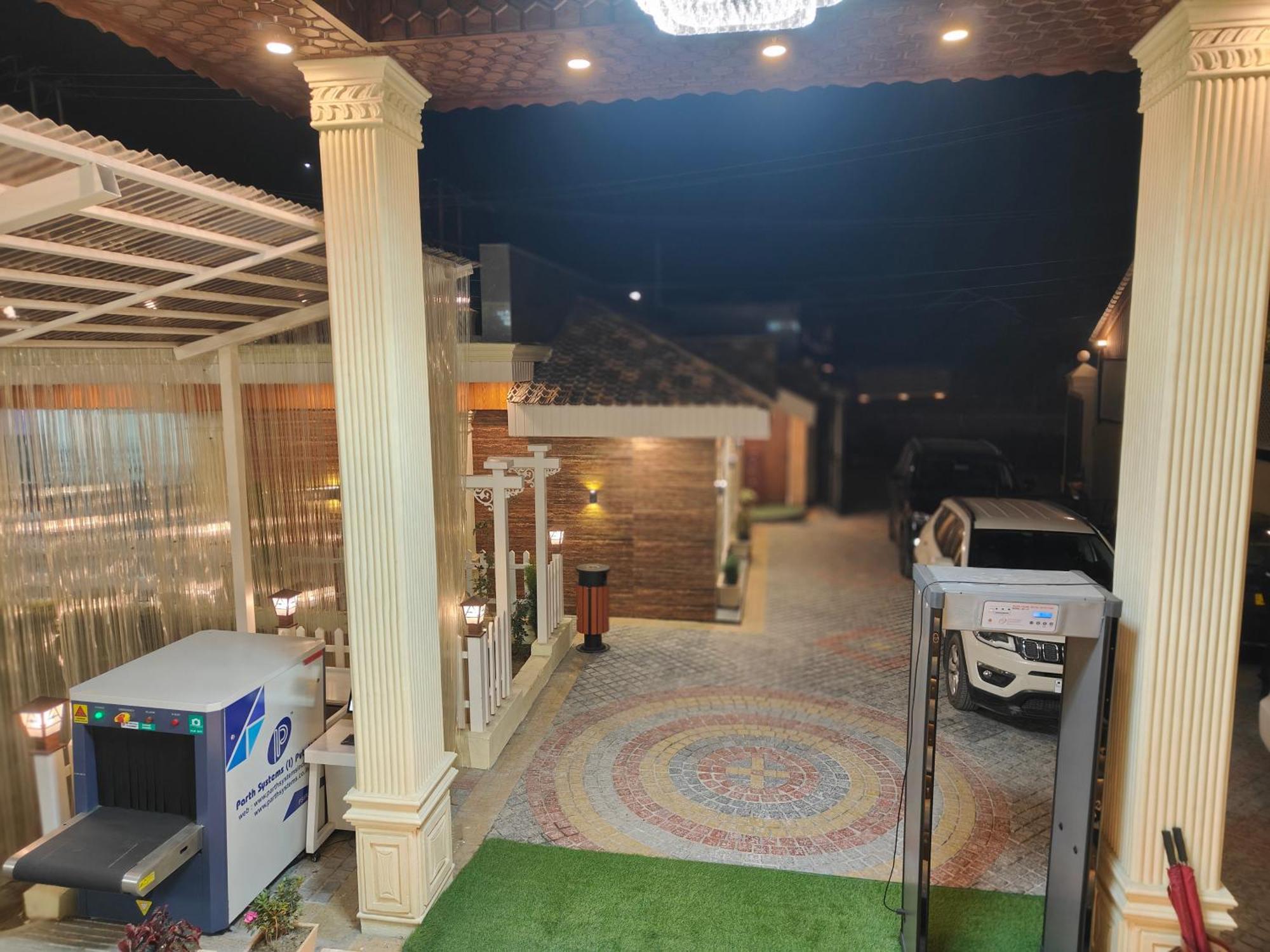 Arco Hotels And Resorts Srinagar Exterior photo