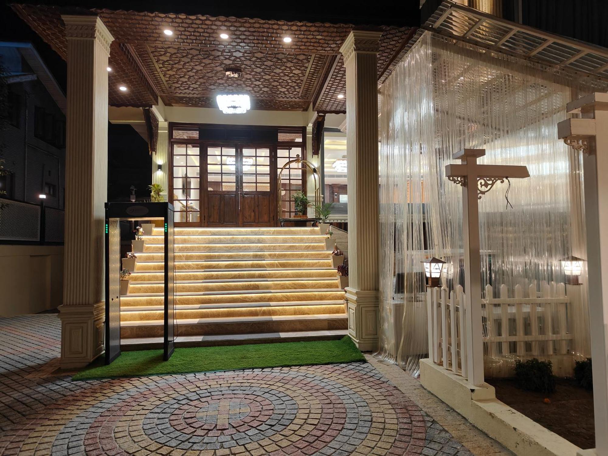 Arco Hotels And Resorts Srinagar Exterior photo